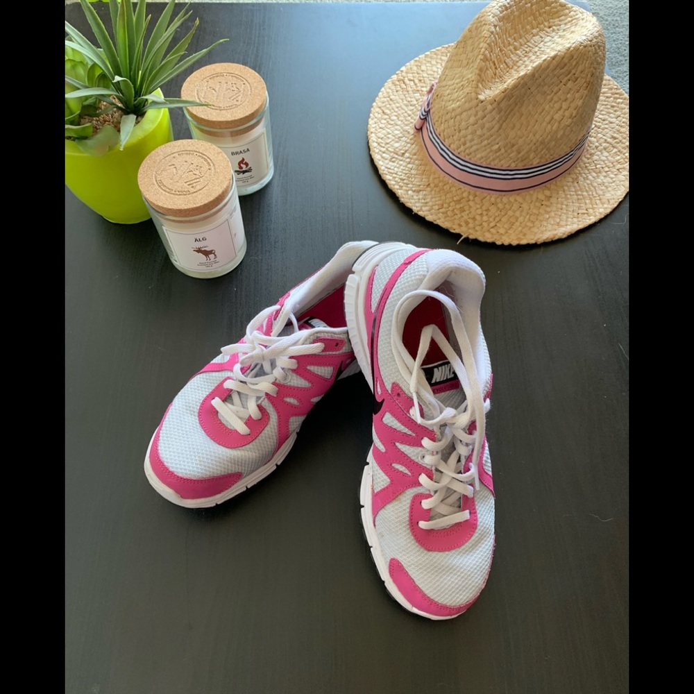 Nike big kid active shoes 👟